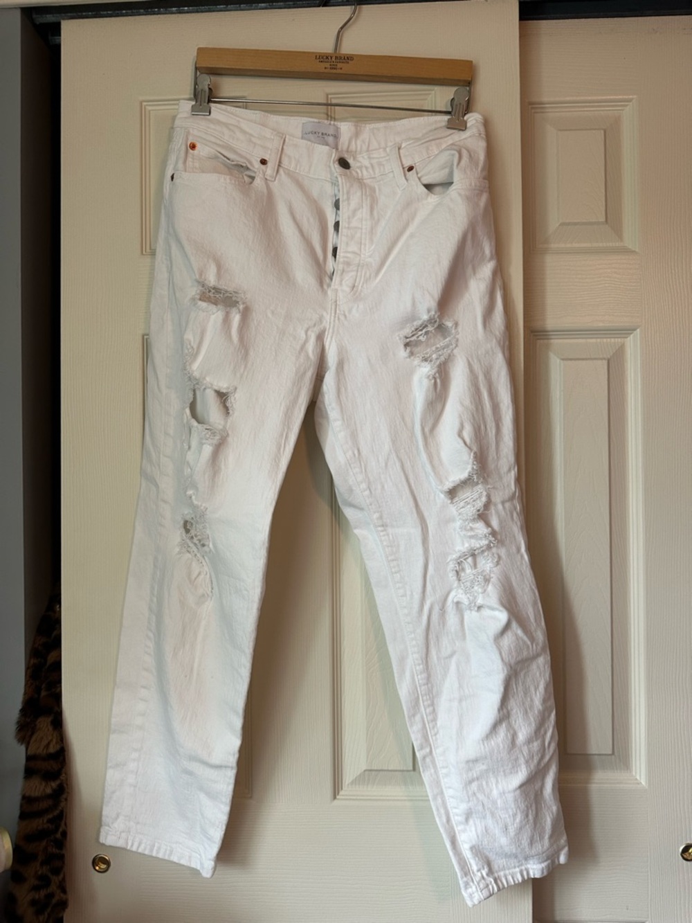 Women’s Distressed White Ripped Jeans